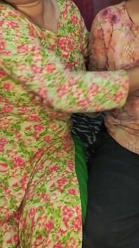 Indická mladá sexy desi služka jezdila desi indický šéf