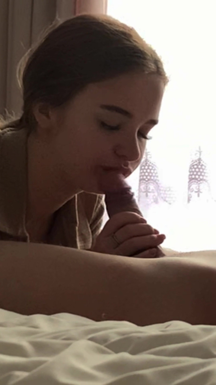 xKeryB: 발정난 배다른아빠가 핫한 치어리더 배다른 여동생 바네사를 알아차리기 시작했다고 걱정하는 새엄마