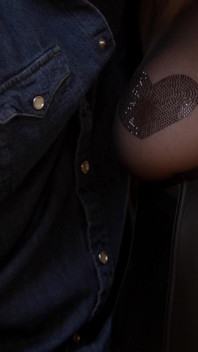 義母と娘を強打する
