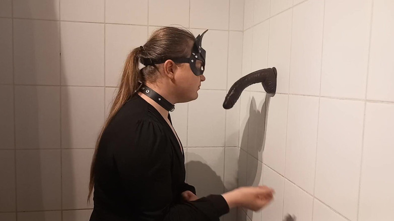 Elise Woods: Klęcząca Maminsynek lubi BBC