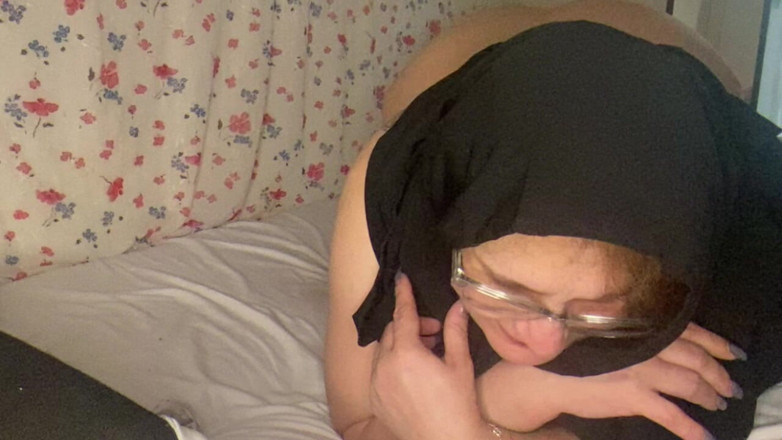 Zina Gabon: Ibu memanggil lelaki muda untuk mengongkeknya dengan keras pada waktu...