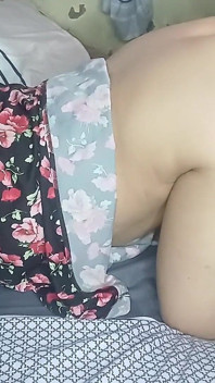Iubitule de ce îmi tragi rochia, iubita ta va sosi în orice moment