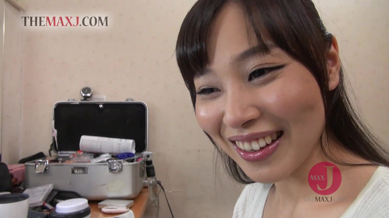 Asian happy ending: Hairy Asian pleasured with fingering