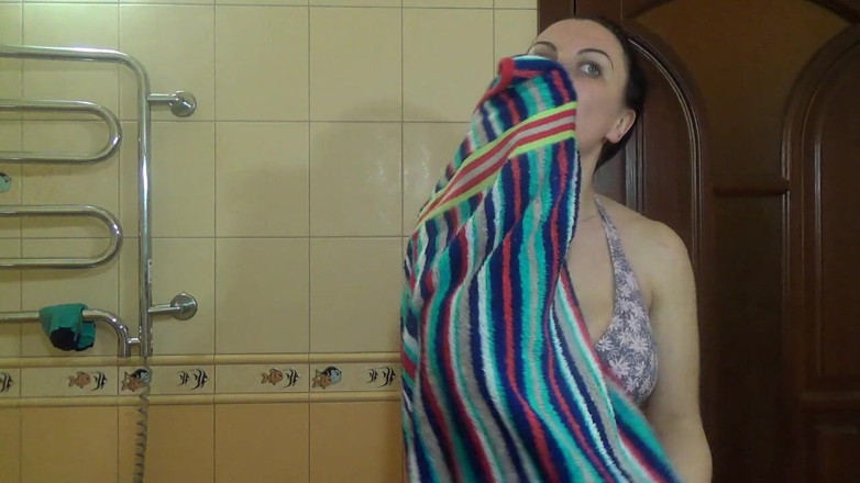 Sexy Milf: Desperation and pee in the toilet