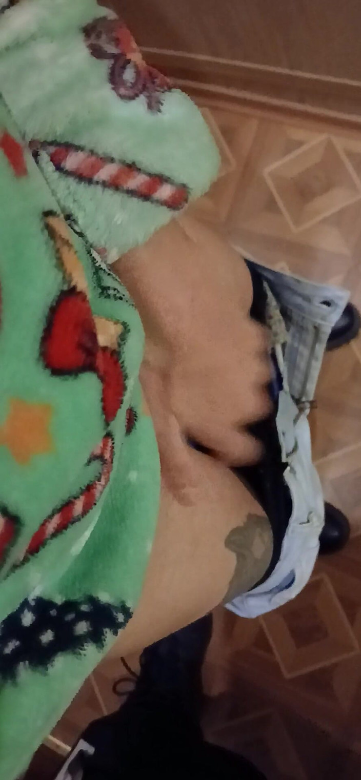 Lesbian-candys: Kami ngocok kontol berisiko di lorong universitas