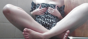 Flor_latina: 白人女孩手淫到高潮
