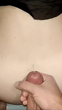 Comment une femme lubrique en gros plan maison en POV