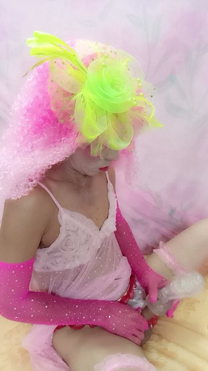 nguyen dang thien tri: Oanh Le Transgender Wearing Sexy Clothes Selfie Cups Tinh