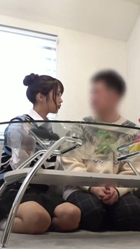 Gadis pesta yang bikin sange ini berubah jadi tukang ngentot posisi cowgirl sampai dicrot di dalam
