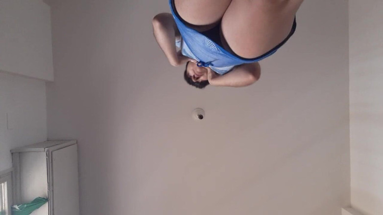 ViviBush: Bratty teen giantess ném một giận dữ