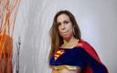 Toy Sluts: Красивая крошка в костюме супермена трахает дилдо ее киску