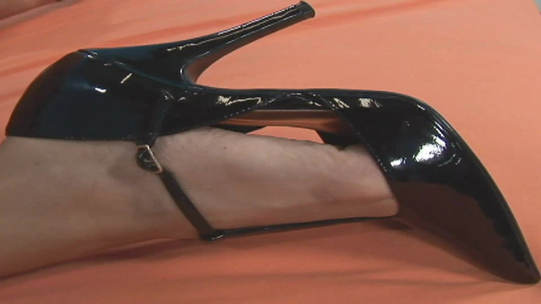 Pervy Studio: Săn lùng nhiều bạn bè đồng tính nữ hơn