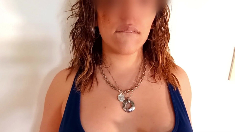 LadyRoma: Sahabat ayah tiriku crot di celana dalamku