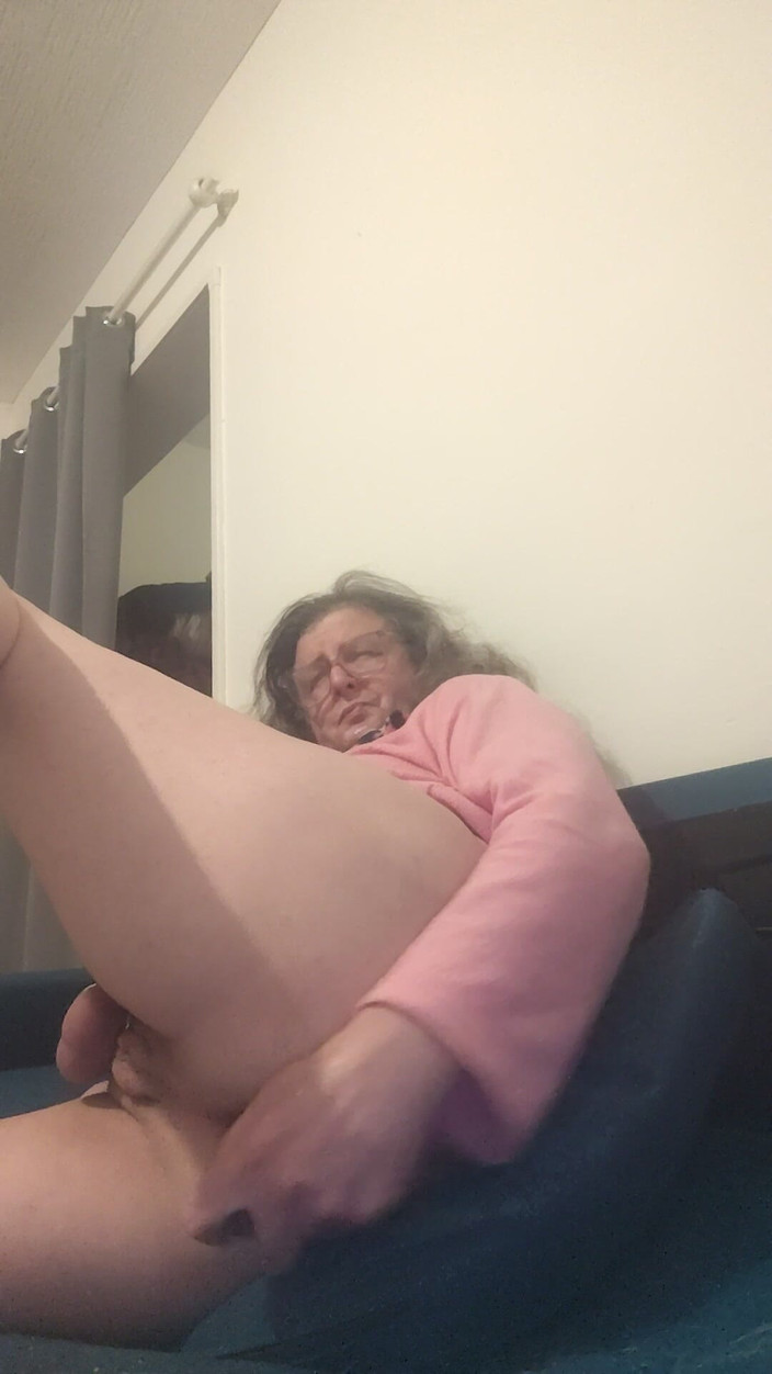 Alexia_mtf: Makan terakhir untuk kucing saya sebelum istirahat sedikit