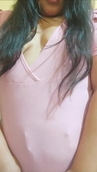 Lesbian Gets Hot and Undresses to Squirt and End up Enjoying