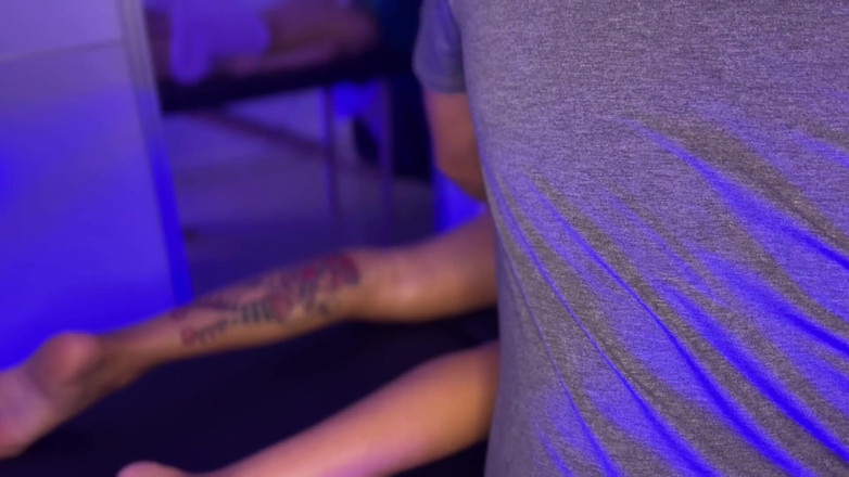 Sato Massage: Cewek sange ini lagi asik pijat kakinya sampai dia nggak...