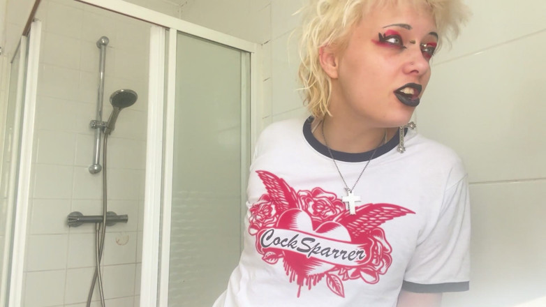 Glitterqueen1999: Custom) Scraping My Tongue for the Boy That Likes Me