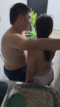 家政婦はボスのチンコを食べたいと思っている