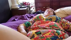 Фантазуючи, що чоловік зі мною насолоджується своєю волохатою бабусею, яка сива пизда