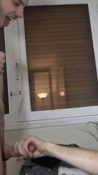 El twink Jevin follada por el culo a pelo por Romantik