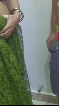 Alisha bhabhi lagi asik memeknya pakai jari
