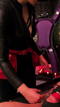 Lady Medea Jako Catwoman Nemilosrdný Špionážní Výslech Bezcitným Lechtáním Na Racku Část 2 4K