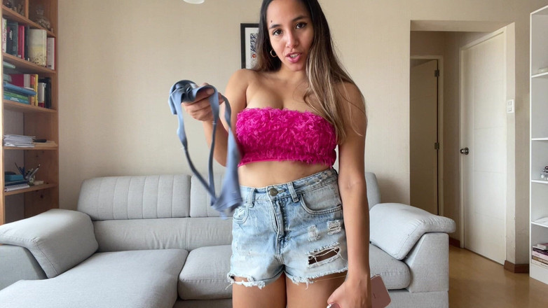 Goddess Alexa femdom: सौतेली बहन तुम्हें सूंघने और हिलाने के लिए ऐंठती है