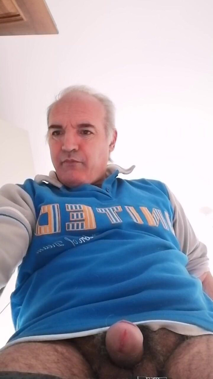 Setesesso7: Kamu mendengar suara tanganku menyentak seluruh penisku yang keras dan...