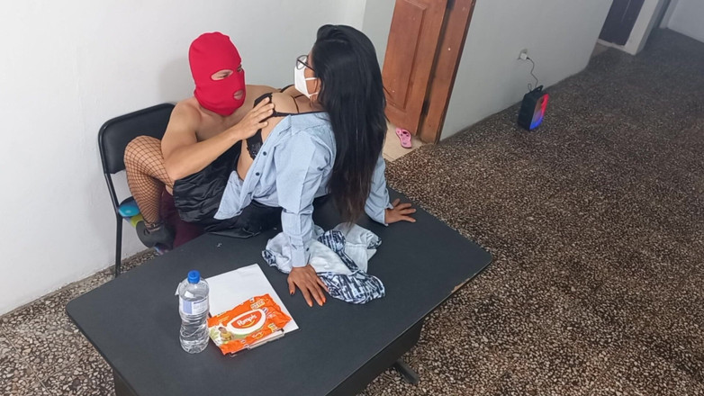 Martin13: Anda adalah pelacur yang paling cemerlang di Pejabat ini! Saya...