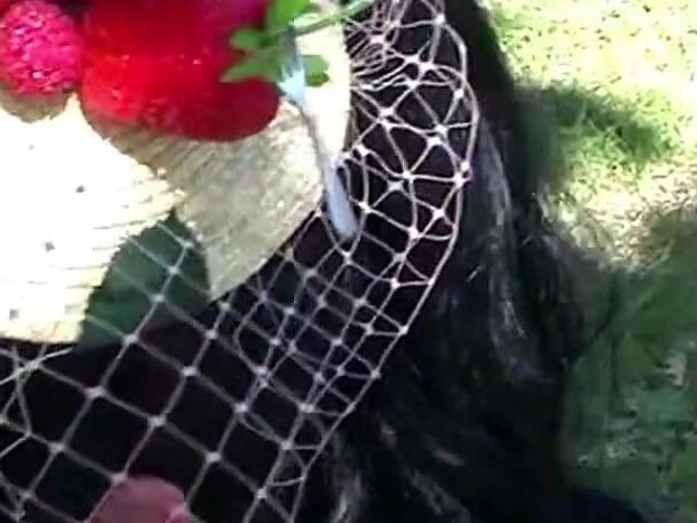 Miss Strawberry Retro Picknick in Italy (BBW BlowJob Queen)