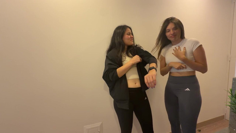 scarlettandc: 레즈비언들 사이의 뜨거운 키스와 오르가즘까지 만지는 접촉