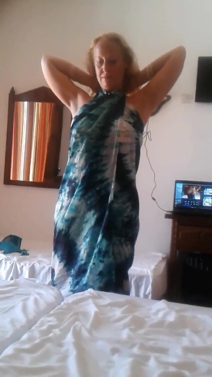 Selena701: Selenas närbild avsugning orgasm 8