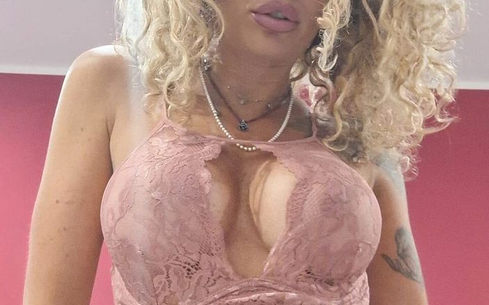Lady Giulia: Psihologul cu fundul spart!!