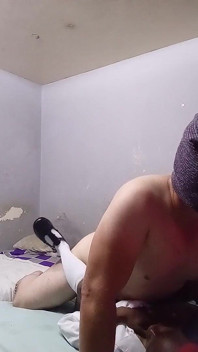 18-letni seksowny student zerżnięty w mundurze przez ojczyma