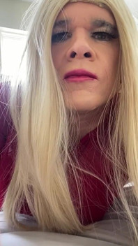 Amateur transvestiert in strumpfrock verführt ehemann zu ihrem zimmer, gibt blowjob, aber mein ehemann spricht weiter über MILf wild
