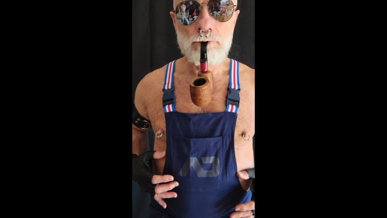 MusclesCigarsFFPig: Ayah Biru