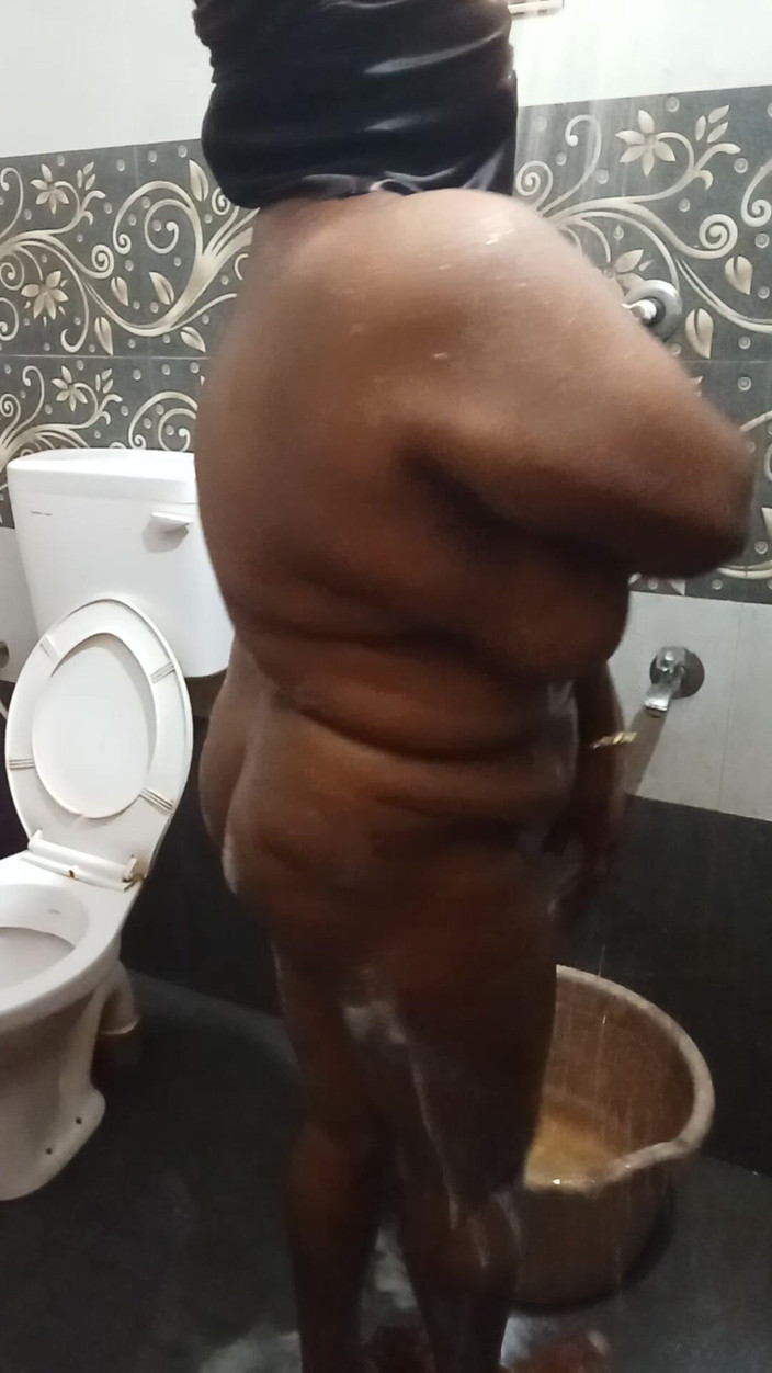 Bedroom: Сollegeラッシャーバスルームソープのパフォーマンスビデオ