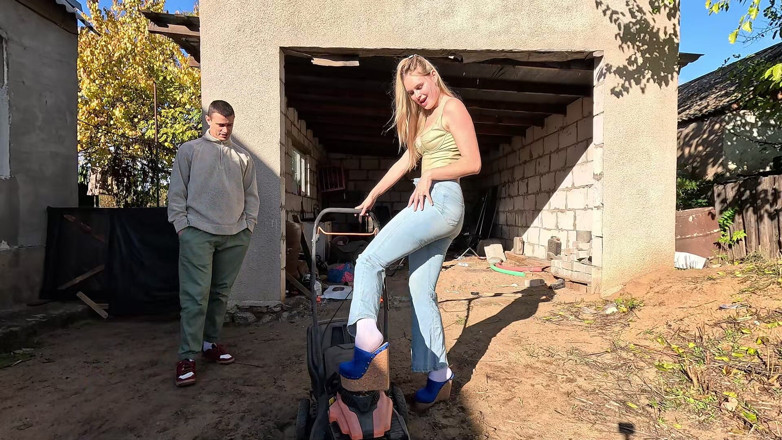 HotPrincessUA: Blue Clogs &amp; Cold Sekačka boj s klikáním po zimě
