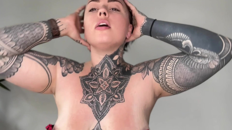 Miss Valentina: 継母の脇の下崇拝