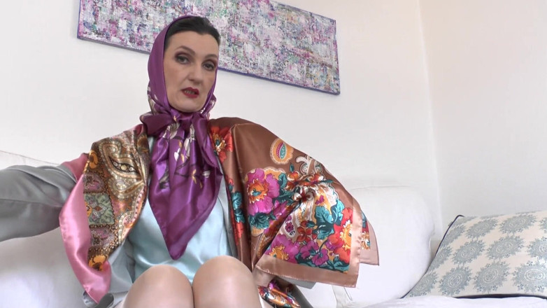 Lady Victoria Valente: Le nuove sciarpe di raso della stepaunt ti accendono! Lady...