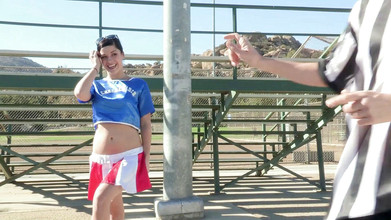 Leon Lambert Girls Twerk Parties CFNM: 温泉は幅チアリーダー大学女の子浮気に彼氏と誘惑の古い大きなディック審判