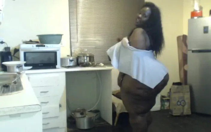Legendary Booty Overdose: Lactating Ebony BBW Sucking Her Tits and Masturbating
