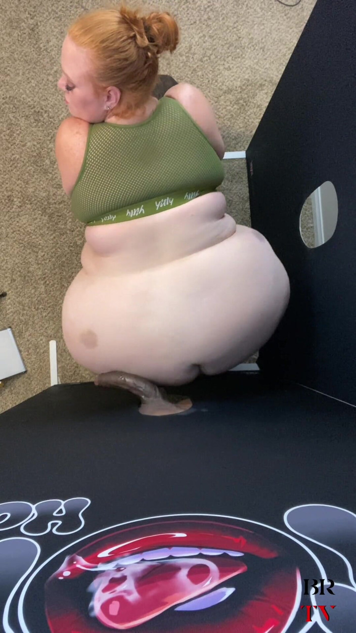 Blvck Rose TV: SSBBW Julie Ginger Gets Facial From Stranger at Gloryhole