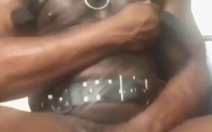 Black mature kinky muscle: Bbc leder-harness, tittenspiel &amp;edging, schwere spermaszenen