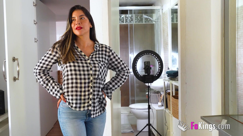 FAKings: Scufița Roșie: Daniela Se Culcă Cu Lupul Rău În Fking