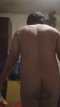 Crown Bouncing Ropes Naked Impresses with Cute Ass