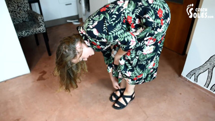 Czech Soles - foot fetish content: Seus pés sexy cansados - adoração