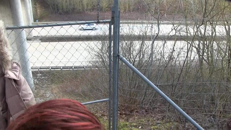 Popp Sylvie: Popp Sylvie zostaje zerżnięta na autostradzie