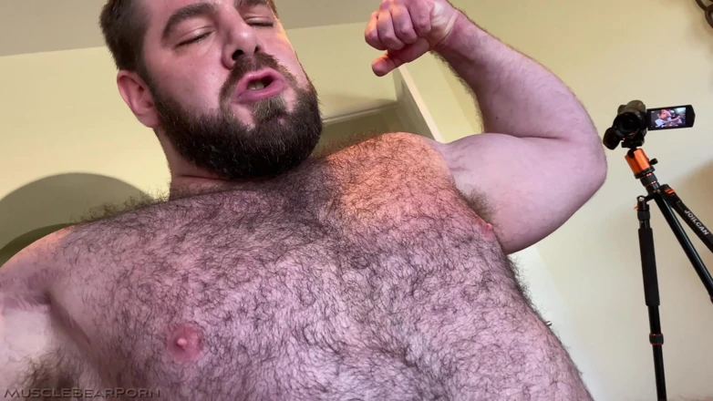 Muscle Bear Porn: 肌肉负荷!