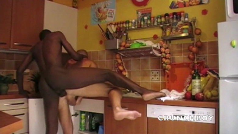 Jess Royan XXX: Futută de un instalator negru xxl în bucătăria mea